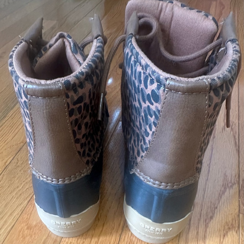 🐥👢- Sperry Leopard Print Duck Boots - Picture 3 of 4